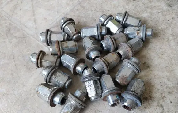 Toyota Corolla Verso AR10 Nuts/bolts 