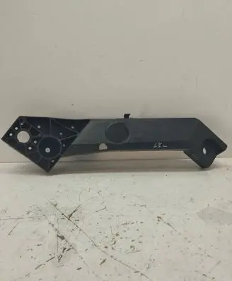 Rear bumper mounting bracket