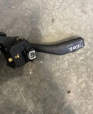 Volkswagen PASSAT B7 Indicator stalk 1K0953513A 01103501 10350162676149