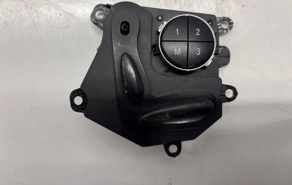 Mercedes-Benz E W211 Seat memory switch 2118216579