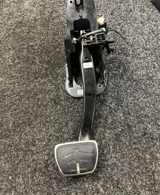 BMW 3 G20 G21 Brake pedal 6874290