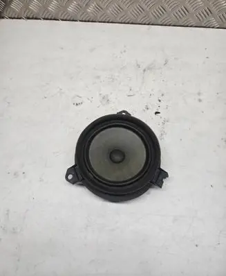 Toyota RAV 4 (XA40) Rear door speaker 8616052331