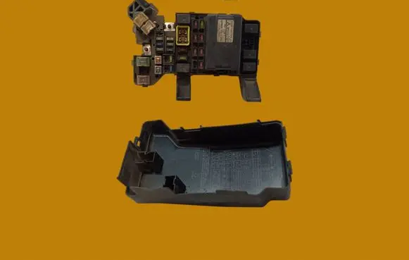 Mitsubishi Pajero Fuse box set MR583210