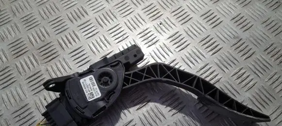 Ford Fiesta Accelerator throttle pedal 8v219f836aa