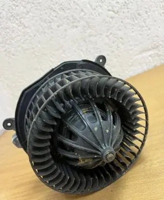Mercedes-Benz E W211 Air conditioning (A/C) fan (condenser) 9400984 D8269