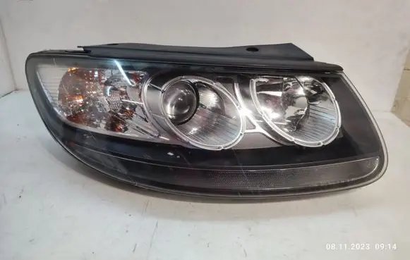Hyundai Santa Fe Headlight/headlamp 921022B025