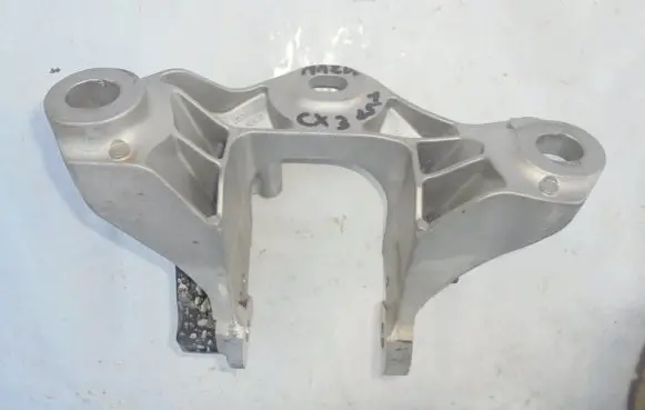 Mazda CX-3 Engine mounting bracket DB2W39081