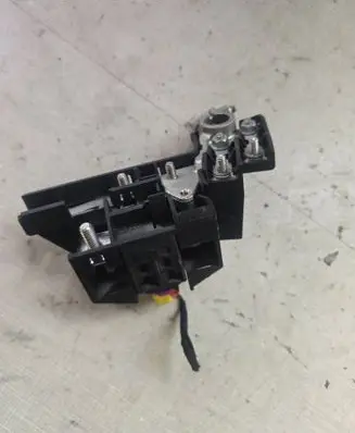Volkswagen PASSAT B6 Battery relay fuse 4F0915519