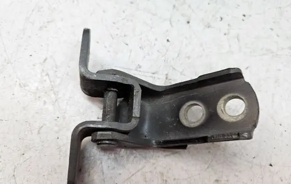 Toyota RAV 4 (XA30) Front door upper hinge