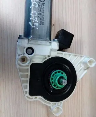 Mercedes-Benz E A207 Front door window regulator motor A2078200342 AG075