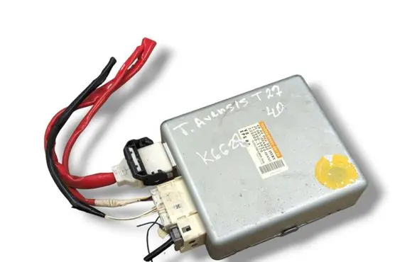 Toyota Avensis T270 Steering rack control module 89650-05130