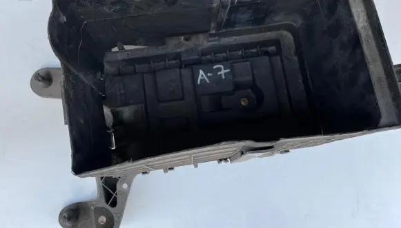 Audi A3 S3 8P Battery box tray 1K0915333B