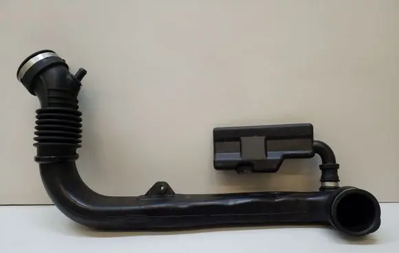 Jeep Cherokee Air intake hose/pipe 68211695AB