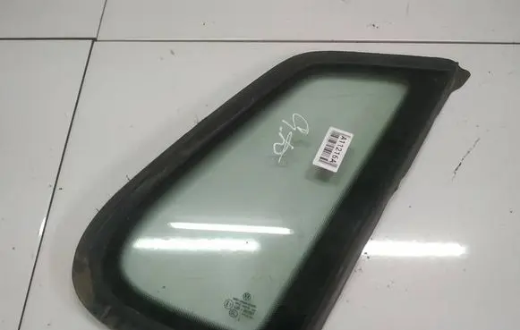 Volkswagen Polo IV 9N3 Rear side window AS2
