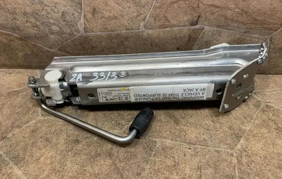 Mercedes-Benz C W204 Lift Jack A2125800118