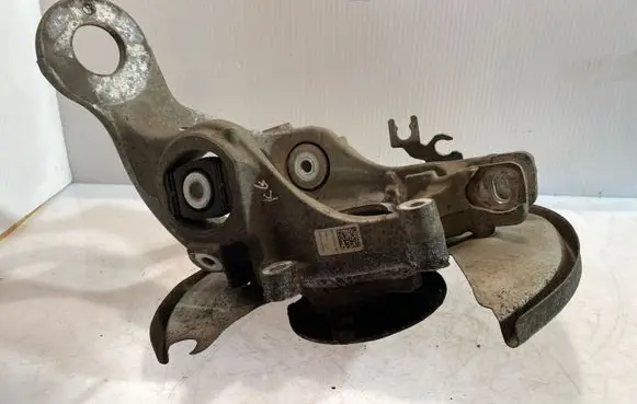 Rear wheel hub spindle/knuckle