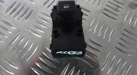 KIA Xceed Electric window control switch 93580-J7050