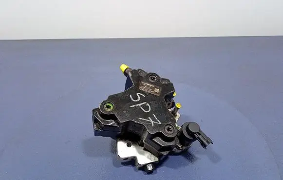 KIA Carens II Fuel injection high pressure pump 3310027400