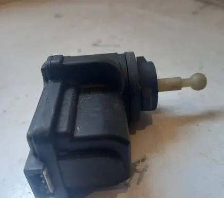 Volkswagen Golf IV Headlight level adjustment motor 1J0941295B
