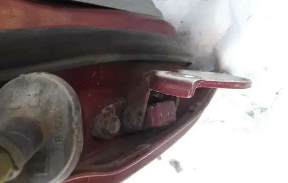 Mitsubishi Lancer Rear door lower hinge