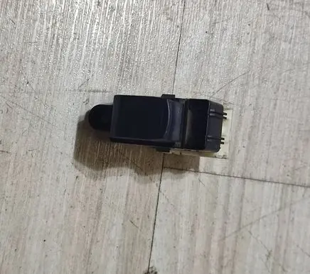 Suzuki Vitara (LY) Electric window control switch 