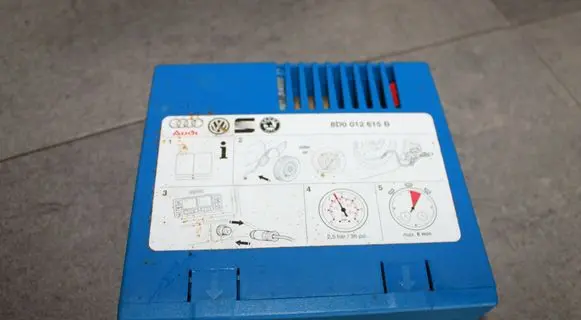 Seat Altea XL Tire air pump compressor 8D0012615B AIRCOMPRESSOR