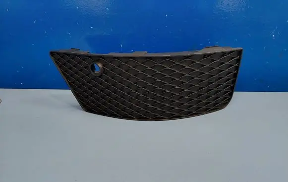 Mercedes-Benz GL X166 Quarter panel pressure vent 1668851154