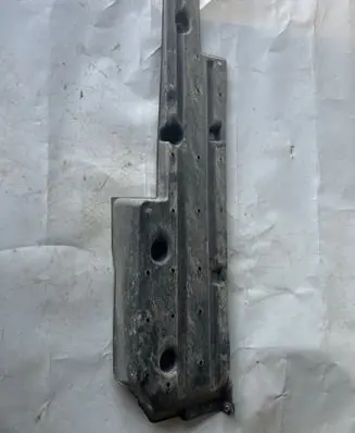 Toyota Prius (NHW20) Side bottom protection 5816747010