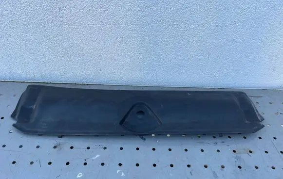 Audi A4 S4 B9 Radiator trim 8W0807081