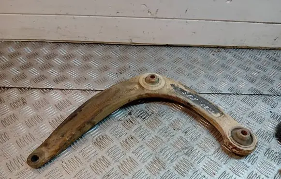 Peugeot 308 Front lower control arm/wishbone 833546
