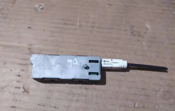 Volkswagen PASSAT B6 Antenna control unit 3C9035552 12012400