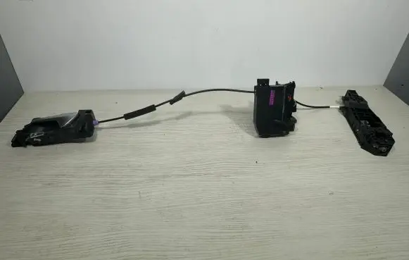 Citroen C5 X Rear door lock 9835420880