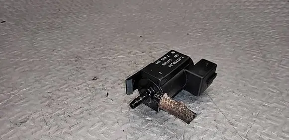 BMW 3 E90 E91 Turbo solenoid valve 70231800 11T188 7810831