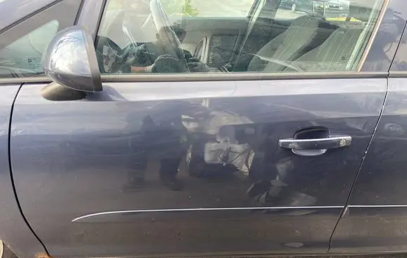 Chevrolet Corsa Front door