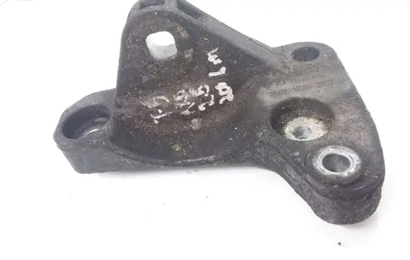 Volkswagen Transporter - Caravelle T5 Engine mounting bracket 7H0199207B