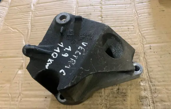 Opel Vectra C Engine mounting bracket 24459821