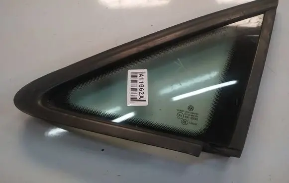 Volkswagen Touran I Front triangle window/glass as2