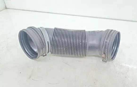 Volkswagen Golf V Air intake hose/pipe 1K0129684L