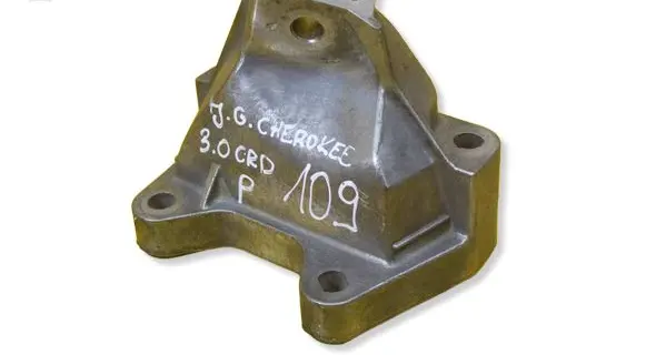 Jeep Grand Cherokee Engine mounting bracket 68275988AA