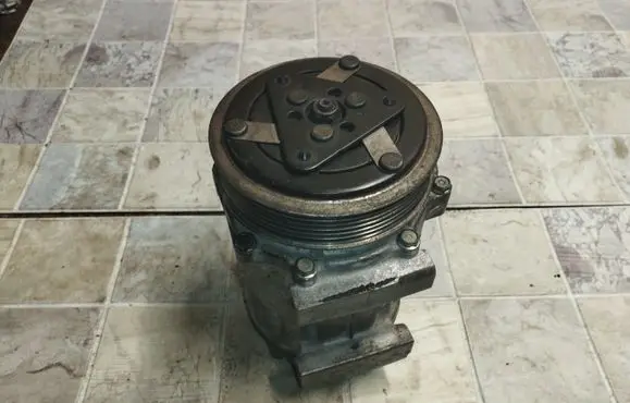 Mazda 3 I Air conditioning (A/C) compressor (pump) SD7V16 0069612521 3M5H19D629SB