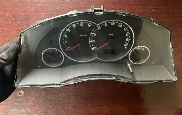 Opel Meriva A Speedometer (instrument cluster) 88311302