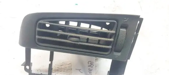 Volkswagen Golf III Dash center air vent grill 1h6819703