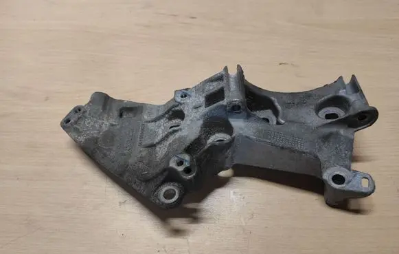 Dacia Duster Generator/alternator bracket 8200669495
