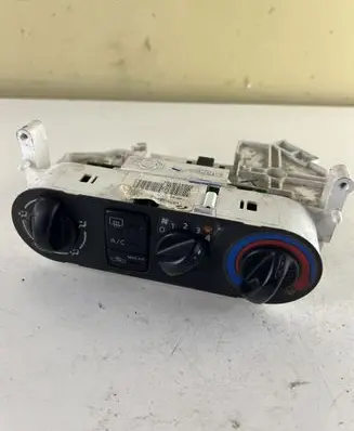 Nissan Terrano Climate control unit EG04136701 EG0413670