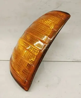 Mercedes-Benz 200 300 W123 Front indicator light 0008208921