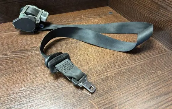 Renault Trafic II (X83) Rear seatbelt B507743 696527A