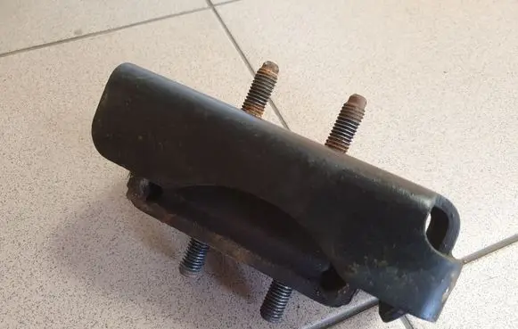 Iveco Daily 3rd gen Engine mount bracket