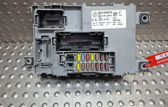 Fiat 500 Fuse module S27635098 517869370 51786937