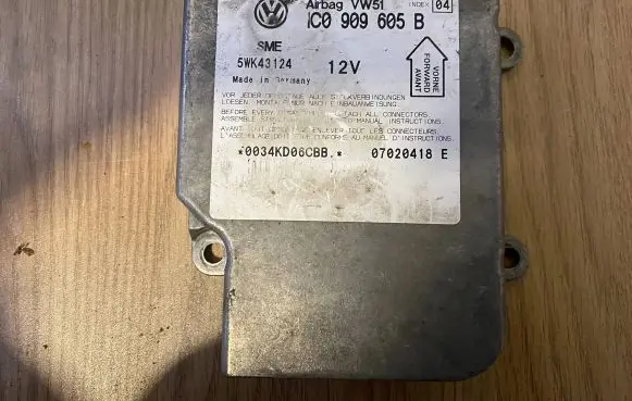 Volkswagen PASSAT B5.5 Airbag control unit/module 1C0909605B 07020418E 5WK43124
