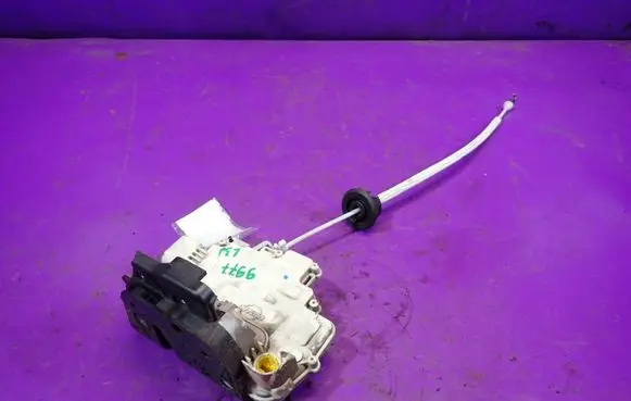 Audi A3 S3 A3 Sportback 8P Front door lock 